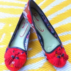 Poetic License Red Floral Loafers Flats Shoes Women's size 38 8 Blue Tassels EUC